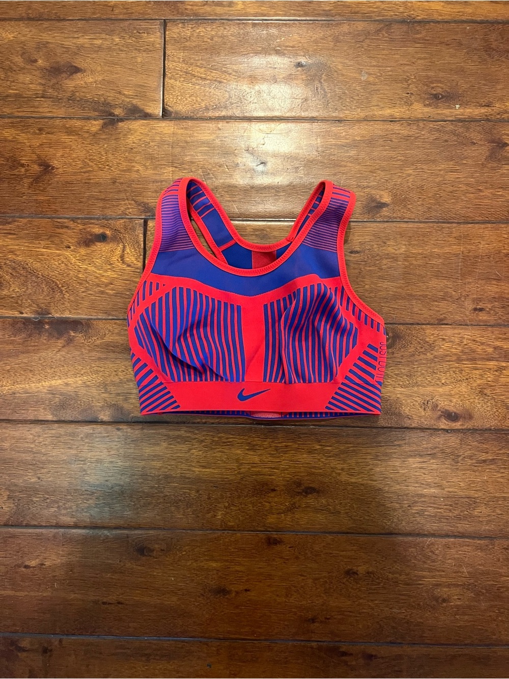 Nike FE/NOM Flyknit Sports Bra in a red and blue striped design Sz Small